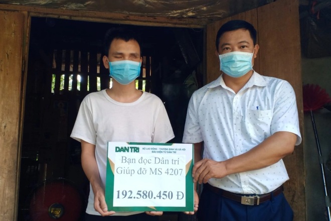 Người đàn ông mù chới với trong đại dịch Covid-19 được bạn đọc giúp đỡ - 2 Người đàn ông mù chới với trong đại dịch Covid-19 được bạn đọc giúp đỡ - 2