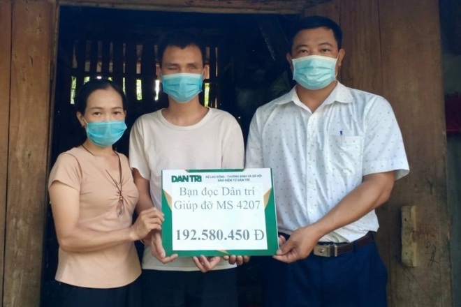 Người đàn ông mù chới với trong đại dịch Covid-19 được bạn đọc giúp đỡ - 1 Người đàn ông mù chới với trong đại dịch Covid-19 được bạn đọc giúp đỡ - 1