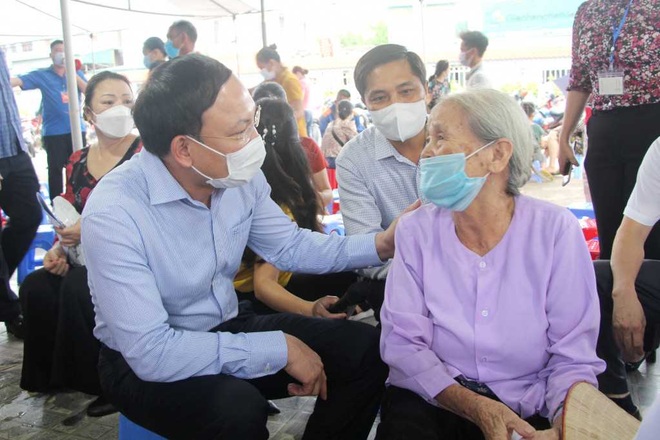 Vì sao Quảng Ninh trở thành một trong những địa phương hoàn thành sớm nhất tiêm vắc xin mũi một? - 2