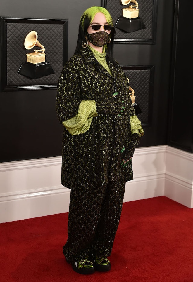 Nữ ca sĩ Billie Eilish mất 100.000 fan vì bức ảnh khoe vòng một - 8 Nữ ca sĩ Billie Eilish mất 100.000 fan vì bức ảnh khoe vòng một - 8