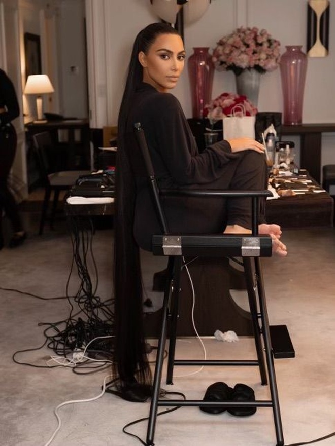 Búi tóc nối giá hơn 220 triệu đồng của Kim Kardashian tại Met Gala 2021 - 4