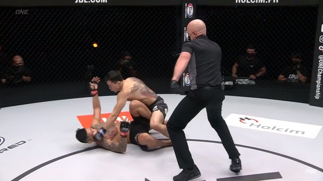 Võ sĩ Martin Nguyễn thua knock-out đối thủ Hàn Quốc chỉ sau 3 phút - 1