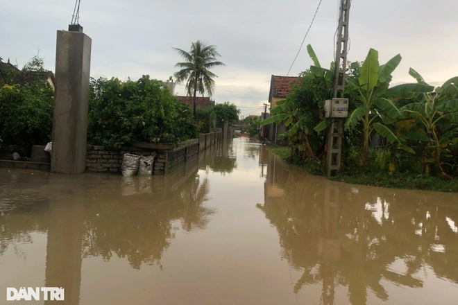 Quốc lộ 1A ngập nặng vì mưa lớn, nhiều làng mạc bị chia cắt - 9