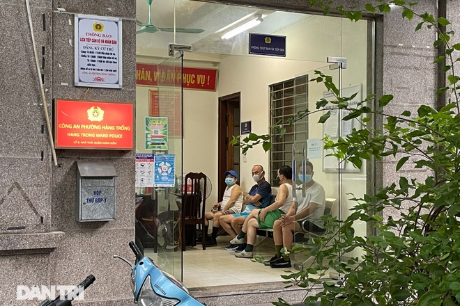 Bị xử phạt, người dân ngỡ ngàng vì tưởng được tập thể dục trên đường phố - 2 Bị xử phạt, người dân ngỡ ngàng vì tưởng được tập thể dục trên đường phố - 2