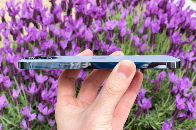 Review nhanh: iPhone 13 Pro Max màu Sierra Blue đầu tiên trên thế giới - 5 Review nhanh: iPhone 13 Pro Max màu Sierra Blue đầu tiên trên thế giới - 5