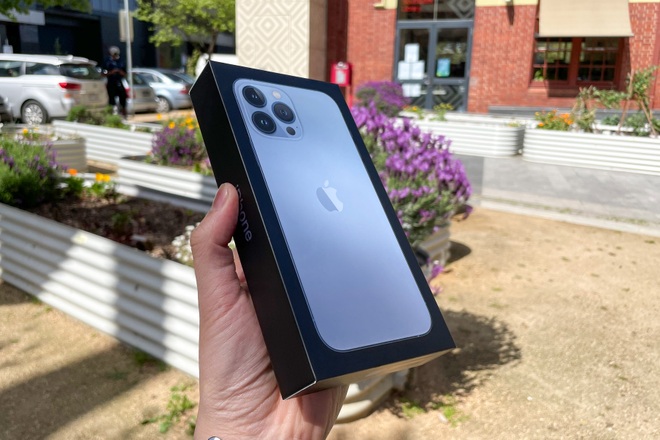 Review nhanh: iPhone 13 Pro Max màu Sierra Blue đầu tiên trên thế giới - 1 Review nhanh: iPhone 13 Pro Max màu Sierra Blue đầu tiên trên thế giới - 1