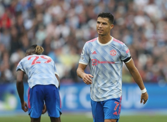Man Utd 0-1 Aston Villa: Ronaldo mất tích, Fernandes sút hỏng penalty - 2 Man Utd 0-1 Aston Villa: Ronaldo mất tích, Fernandes sút hỏng penalty - 2