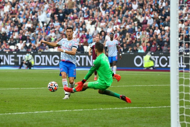 Man Utd 0-1 Aston Villa: Ronaldo mất tích, Fernandes sút hỏng penalty - 3 Man Utd 0-1 Aston Villa: Ronaldo mất tích, Fernandes sút hỏng penalty - 3