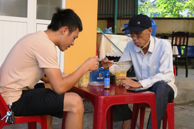 Hai bố con ông Đặng Tri Thông và Đặng Minh Trí Hai bố con ông Đặng Tri Thông và Đặng Minh Trí