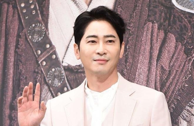 Tài tử Kang Ji Hwan phải bồi thường 4,5 triệu USD - 1 Tài tử Kang Ji Hwan phải bồi thường 4,5 triệu USD - 1
