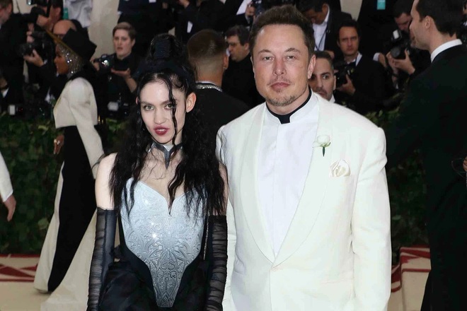 Elon Musk và bạn gái Grimes bắt đầu hẹn hò từ năm 2018, có với nhau một con chung.