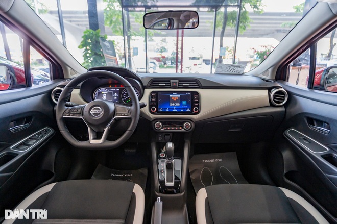 Chi tiết Nissan Almera tại đại lý, cạnh tranh trực tiếp với Vios, Accent - 8 Chi tiết Nissan Almera tại đại lý, cạnh tranh trực tiếp với Vios, Accent - 8