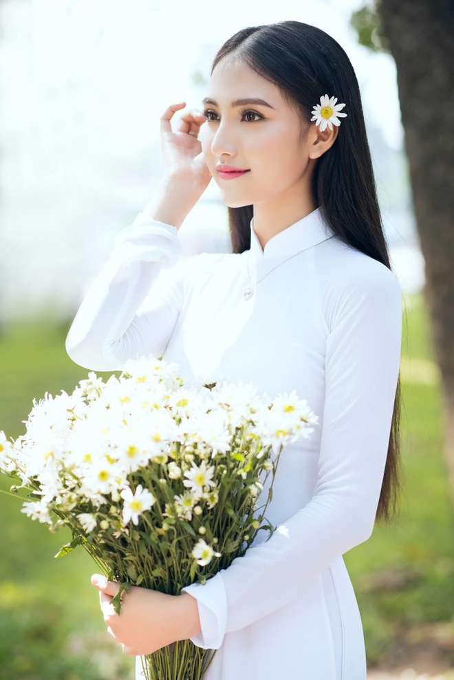 Hoa khôi Thùy Trang: Chừng nào Sài Gòn hết dịch, con về thăm nhà - 4 Hoa khôi Thùy Trang: Chừng nào Sài Gòn hết dịch, con về thăm nhà - 4