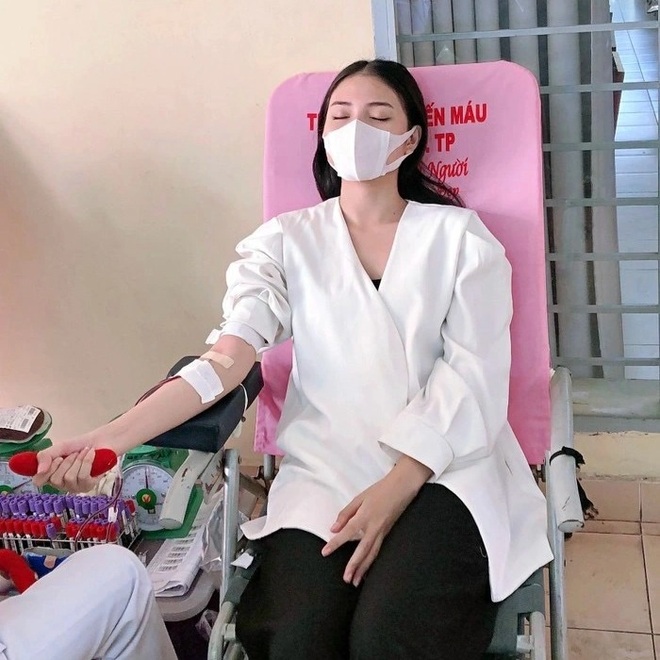 Hoa khôi Thùy Trang: Chừng nào Sài Gòn hết dịch, con về thăm nhà - 11 Hoa khôi Thùy Trang: Chừng nào Sài Gòn hết dịch, con về thăm nhà - 11