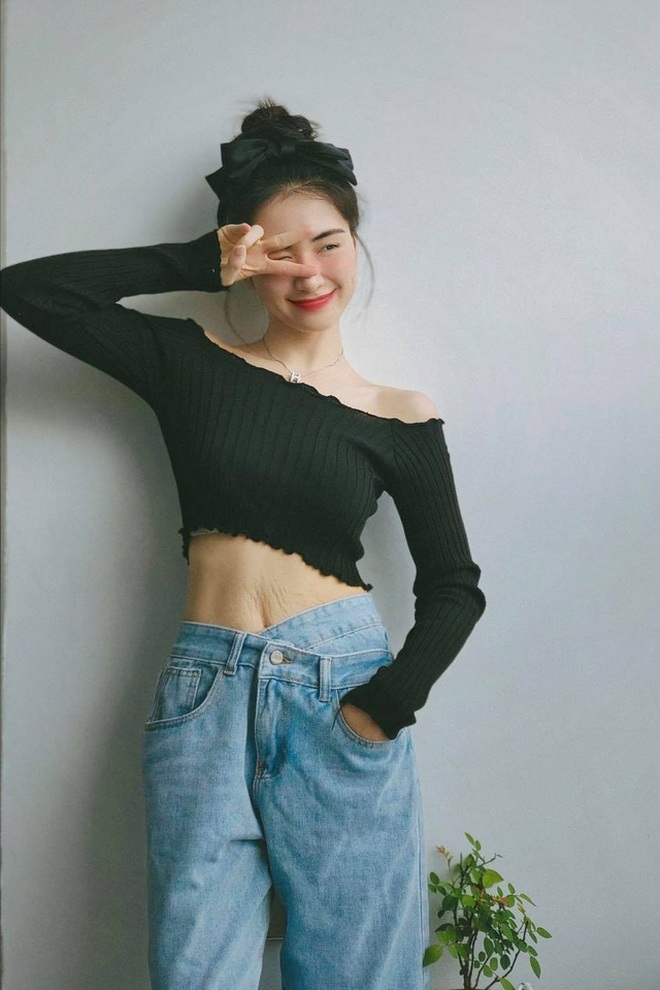 Hòa Minzy gây sốc khi dũng cảm công khai bụng rạn chằng chịt sau sinh - 2 Hòa Minzy gây sốc khi dũng cảm công khai bụng rạn chằng chịt sau sinh - 2