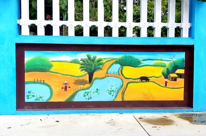 Mẹ đảm ở Vĩnh Phúc biến tường rào cũ kỹ thành loạt tranh vẽ sinh động - 6