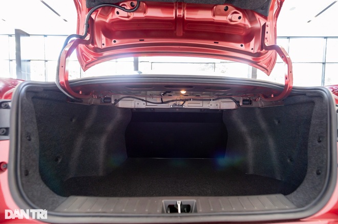 Chi tiết Nissan Almera tại đại lý, cạnh tranh trực tiếp với Vios, Accent - 13 Chi tiết Nissan Almera tại đại lý, cạnh tranh trực tiếp với Vios, Accent - 13