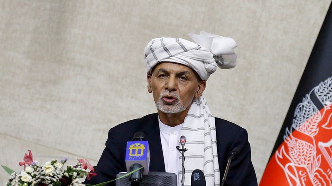 Cựu tổng thống Afghanistan bỏ trốn lý giải thông điệp lạ về Taliban - 1