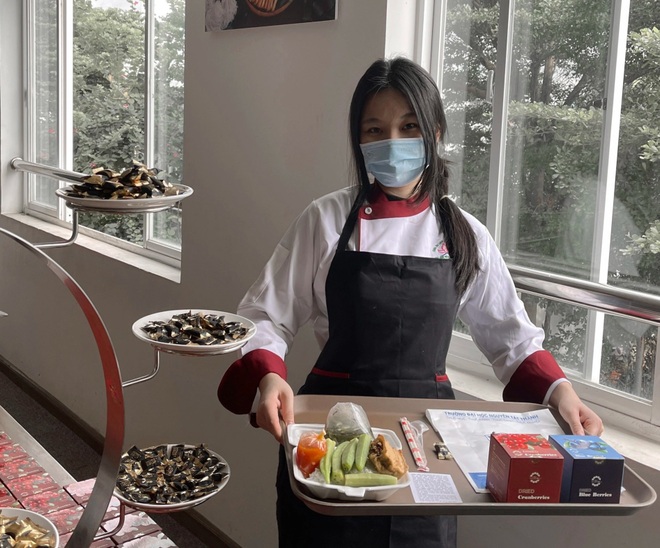 Thầy giáo mồ côi và những hộp cơm... biết nói dành cho bác sĩ, F0 - 10 Thầy giáo mồ côi và những hộp cơm... biết nói dành cho bác sĩ, F0 - 10