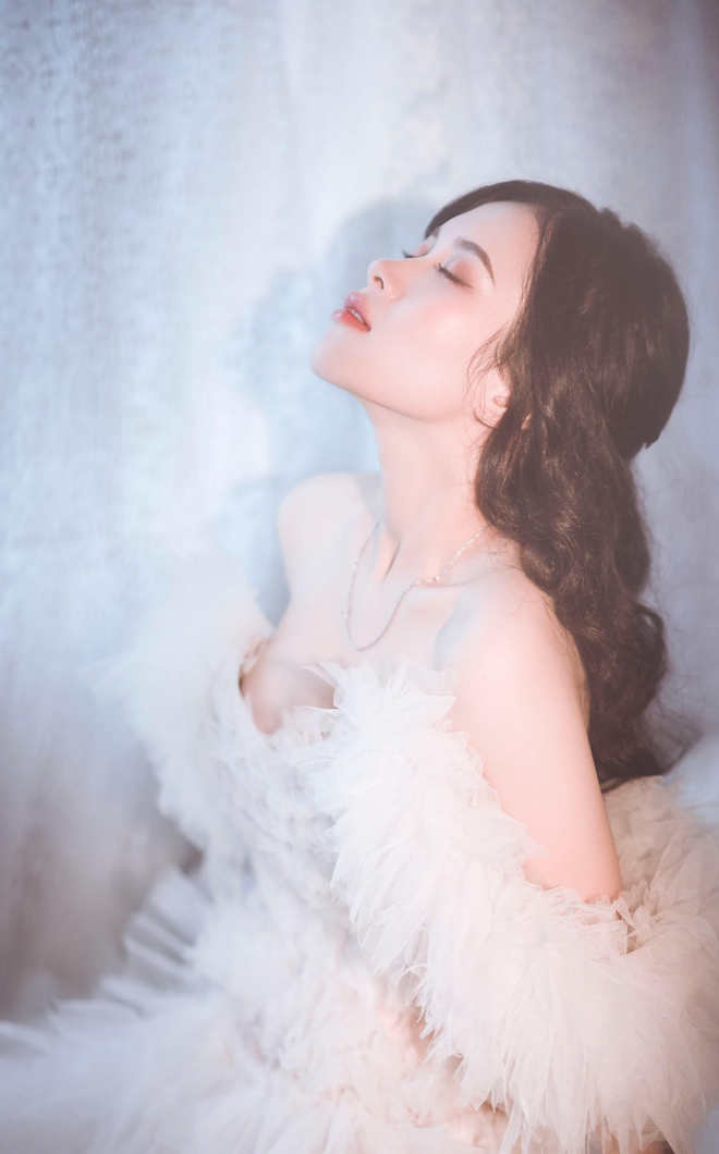 Nữ diễn viên 9X Quảng Ninh sở hữu body nóng bỏng, gu thời trang cá tính - 2