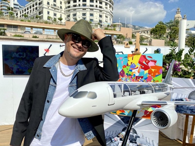 Cyril Kongo vẽ lên máy bay tư nhân của Airbus - 1 Cyril Kongo vẽ lên máy bay tư nhân của Airbus - 1