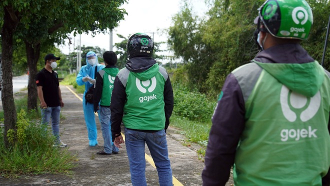 Tài xế Gojek hào hứng đi xét nghiệm Covid-19 để tiếp tục hoạt động - 2 Tài xế Gojek hào hứng đi xét nghiệm Covid-19 để tiếp tục hoạt động - 2
