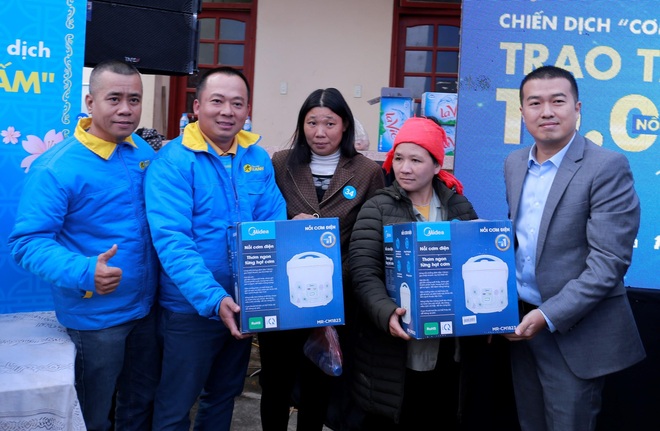 CEO Thế Giới Di Động: Mong muốn lan tỏa sự tích cực, lạc quan tới bà con khó khăn vì Covid-19 - 2 CEO Thế Giới Di Động: Mong muốn lan tỏa sự tích cực, lạc quan tới bà con khó khăn vì Covid-19 - 2