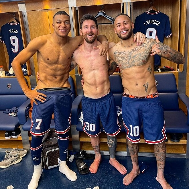 Messi, Neymar và Mbappe gây sốt với màn cởi áo ăn mừng - 2