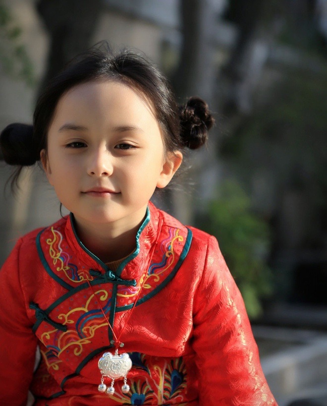 Tiểu mỹ nhân màn ảnh Hoa ngữ nổi tiếng từ 2 tuổi giờ ra sao?