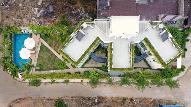 Ngôi nhà lấy cảm hứng từ tàu vũ trụ giữa rừng nhiệt đới ở Phan Rang - 2