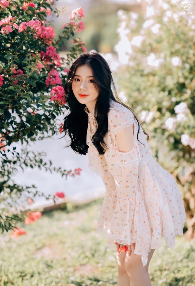 Nữ sinh Kinh Công hóa nàng thơ giữa rừng hoa tường vi - 2 Nữ sinh Kinh Công hóa nàng thơ giữa rừng hoa tường vi - 2