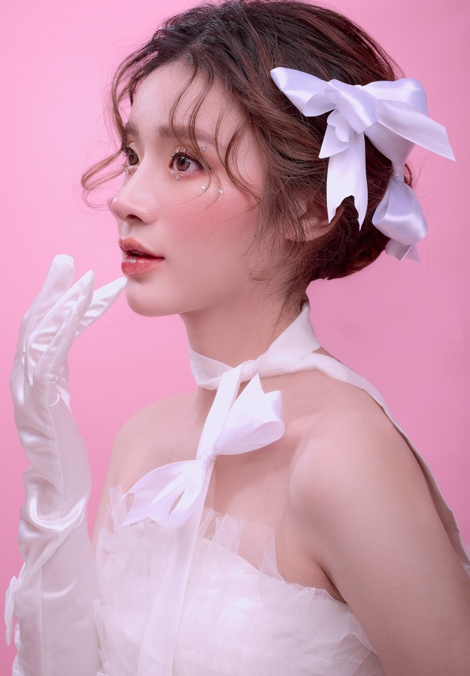 Nữ sinh Kinh Công hóa nàng thơ giữa rừng hoa tường vi - 8 Nữ sinh Kinh Công hóa nàng thơ giữa rừng hoa tường vi - 8