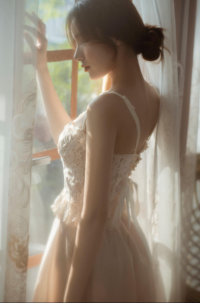 Nữ sinh Kinh Công hóa nàng thơ giữa rừng hoa tường vi - 7 Nữ sinh Kinh Công hóa nàng thơ giữa rừng hoa tường vi - 7