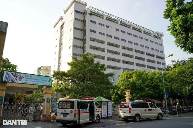 Xét nghiệm 1.400 người liên quan tới ca F0 mới tại Bệnh viện Việt Đức - 1