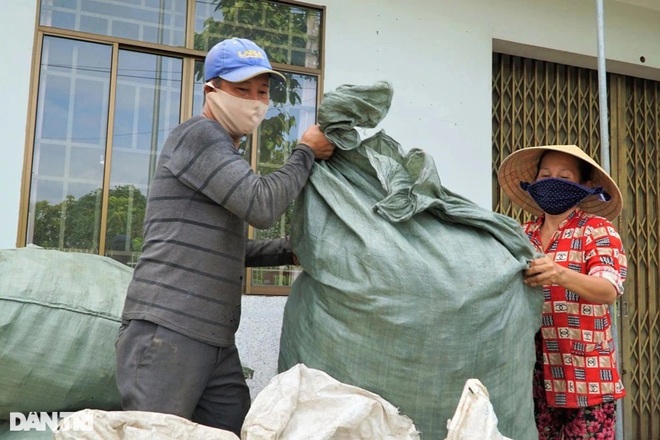 Kiếm tiền triệu sau giãn cách, dân đồng nát ở Cần Thơ phấn khởi - 2 Kiếm tiền triệu sau giãn cách, dân đồng nát ở Cần Thơ phấn khởi - 2