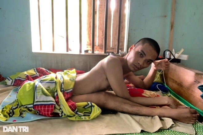 Chàng trai khao khát một lần ngồi dậy chăm mẹ được giúp hơn 174 triệu đồng - 2