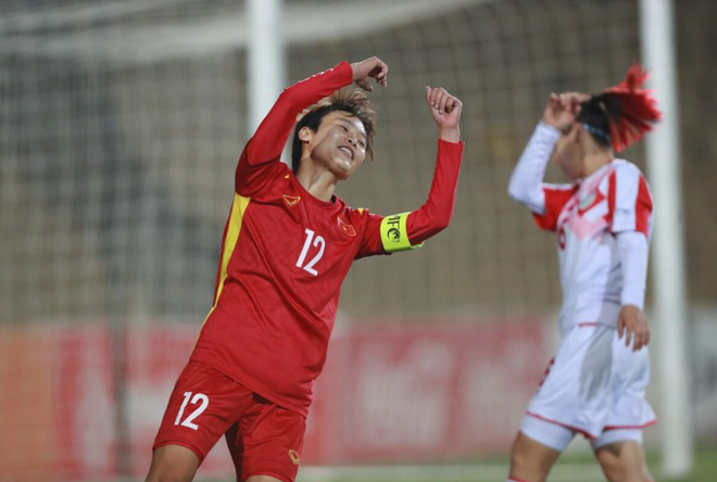 Tỏa sáng rực rỡ, ngôi sao nữ Việt Nam được AFC vinh danh - 1