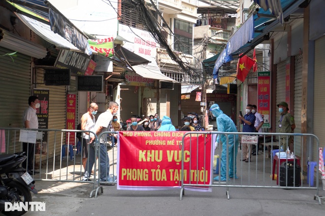 Hàng loạt khu vực nội thành Hà Nội phong tỏa liên quan đến 5 ca F0 mới - 3