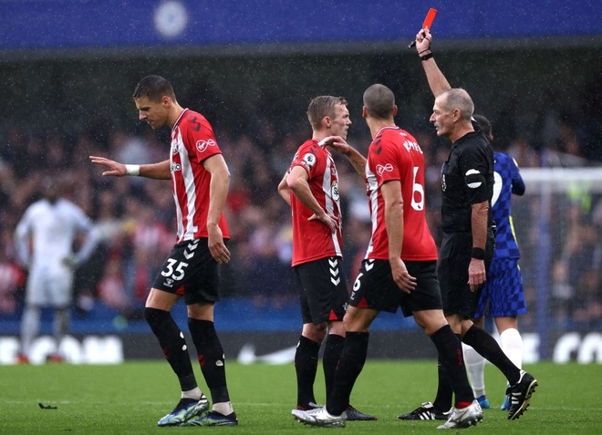 Hạ gục Southampton, Chelsea giành ngôi đầu bảng Premier League - 2