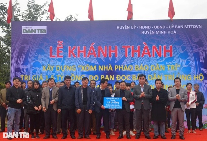 Xóm Nhà phao Báo Dân trí: Người dân chất gạo chuẩn bị đối phó mưa lũ - 11 Xóm Nhà phao Báo Dân trí: Người dân chất gạo chuẩn bị đối phó mưa lũ - 11
