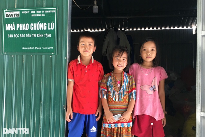 Xóm Nhà phao Báo Dân trí: Người dân chất gạo chuẩn bị đối phó mưa lũ - 8 Xóm Nhà phao Báo Dân trí: Người dân chất gạo chuẩn bị đối phó mưa lũ - 8