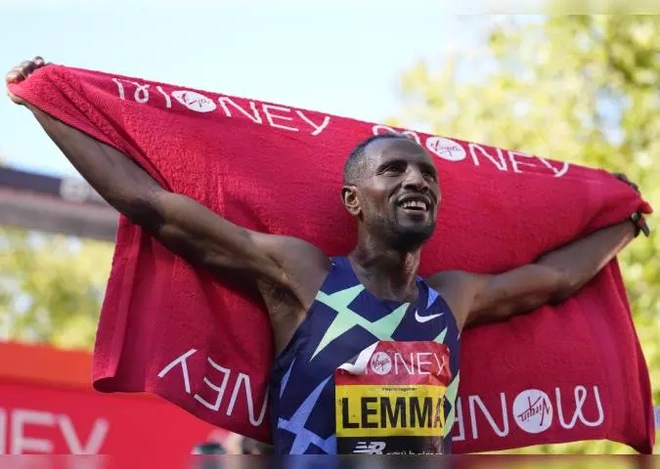 Sự cố dở khóc dở cười khiến nhà vô địch Marathon mất hơn 500 triệu đồng - 1