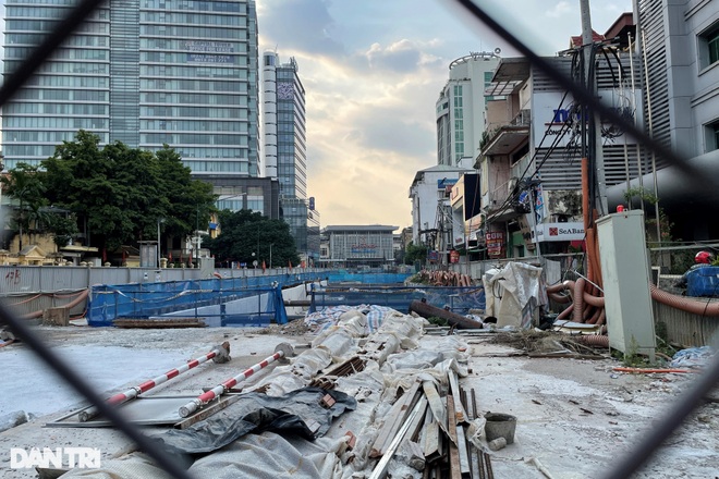 Metro Nhổn - ga Hà Nội: Công trường hoang vắng, cỏ dại mọc um tùm - 5 Metro Nhổn - ga Hà Nội: Công trường hoang vắng, cỏ dại mọc um tùm - 5
