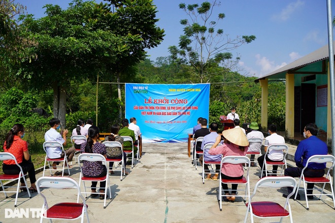 Khởi công xây dựng cầu Dân trí: Hết cảnh làm xiếc trên dây mỗi khi lũ về - 5 Khởi công xây dựng cầu Dân trí: Hết cảnh làm xiếc trên dây mỗi khi lũ về - 5