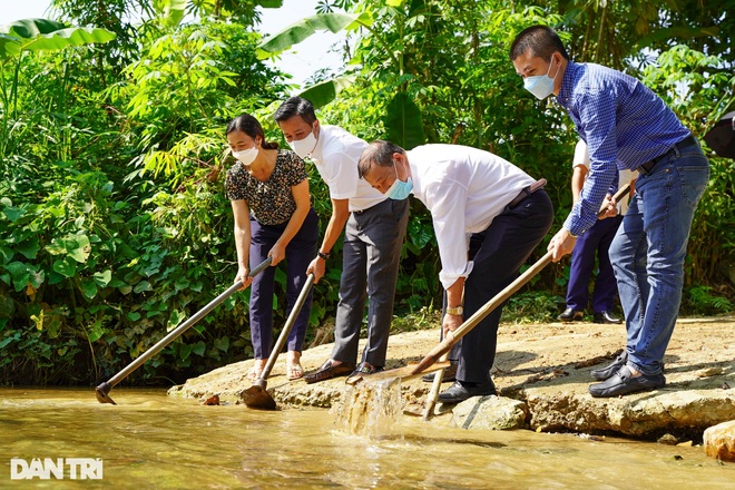 Khởi công xây dựng cầu Dân trí: Hết cảnh làm xiếc trên dây mỗi khi lũ về - 2 Khởi công xây dựng cầu Dân trí: Hết cảnh làm xiếc trên dây mỗi khi lũ về - 2