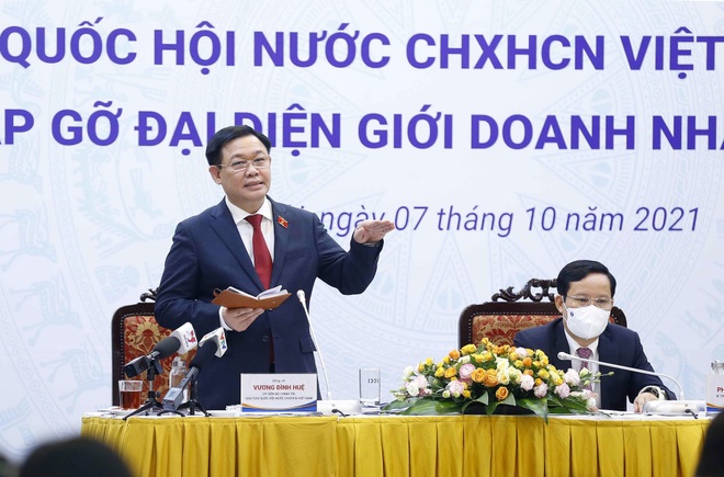 Sức khỏe người dân, doanh nghiệp bị bào mòn qua 4 đợt dịch - 1