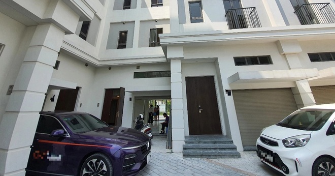 Thêm biệt thự hơn chục tỷ đồng tại The Manor Center Park thấm nước - 7 Thêm biệt thự hơn chục tỷ đồng tại The Manor Center Park thấm nước - 7