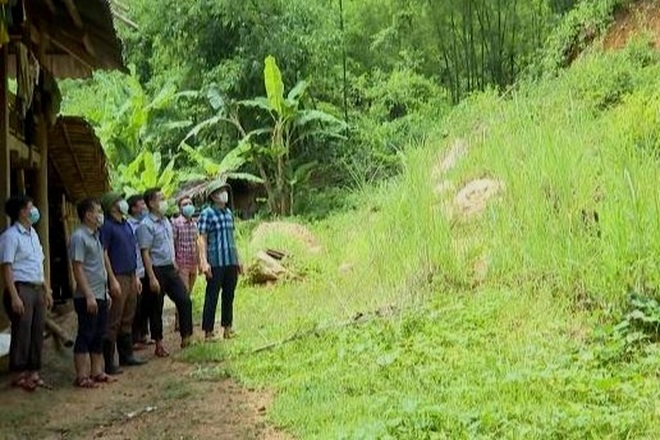 Đồi nứt hàng trăm mét, nhiều hộ dân luôn canh cánh... sẵn sàng bỏ chạy - 1