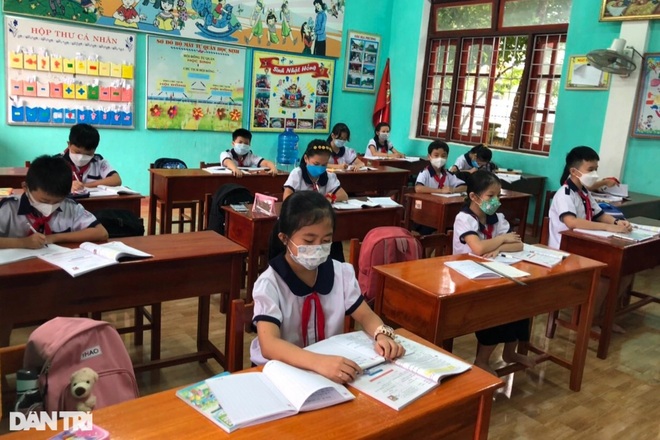 Học sinh Quảng Bình chia ca học trực tiếp để đảm bảo phòng chống dịch - 4 Học sinh Quảng Bình chia ca học trực tiếp để đảm bảo phòng chống dịch - 4