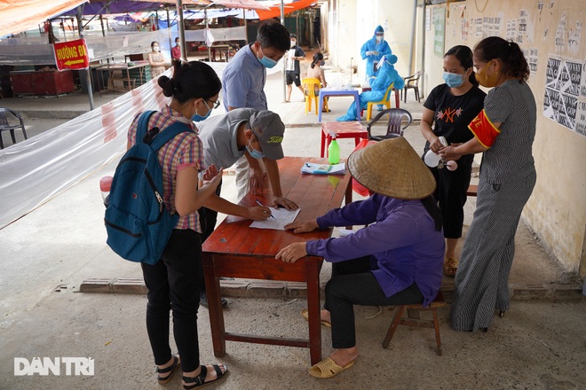 Hà Nội: Rào cứng 2 ngõ, xét nghiệm hàng trăm người dân liên quan 3 ca F0 - 4